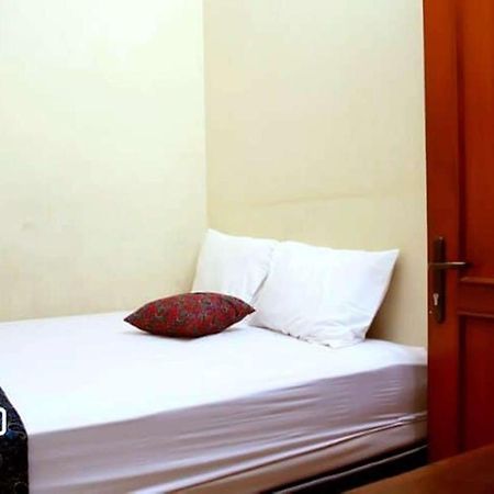 Unique Guesthouse Bandung Exteriör bild
