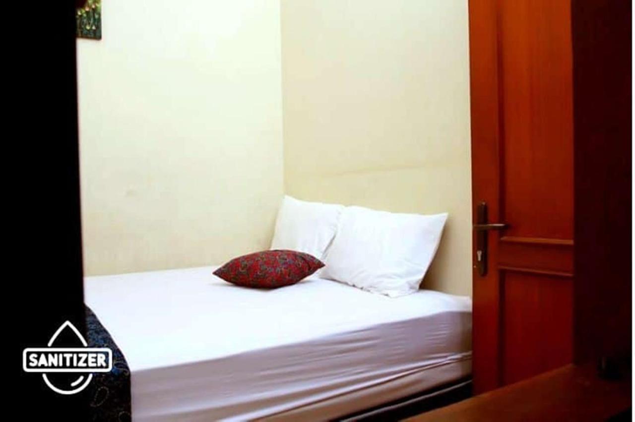 Unique Guesthouse Bandung Exteriör bild